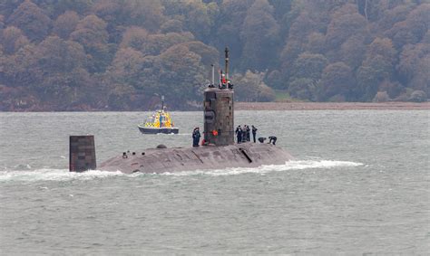 英国的核潜艇与俄罗斯的核潜艇相比，哪个更强？实力差距在这里__凤凰网