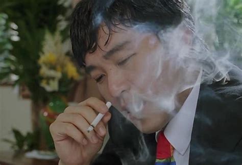星爷电影中那些经典的“吸烟”瞬间，简直帅爆了！