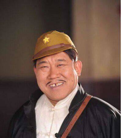 他是香港著名的“丑星”，从艺30年却穷到无钱葬母…_安徽频道_凤凰网