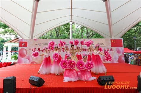 港媒：40余舞蹈团体跳“千人舞”庆香港回归26周年，象征对祖国热爱