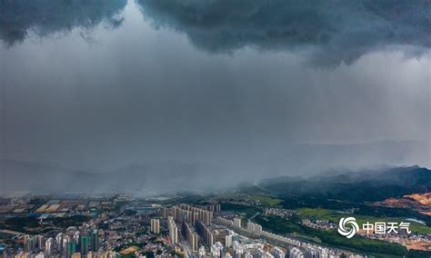 壮观！广东新兴乌云压城大雨倾泻 堪称大片-天气图集-中国天气网