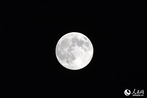 “超级月亮”亮相北京上空--图片频道--人民网
