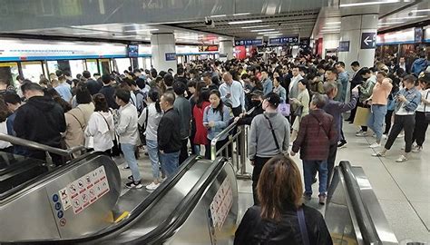 南京地铁故障致大量乘客滞留，地铁公司有责任吗？|界面新闻