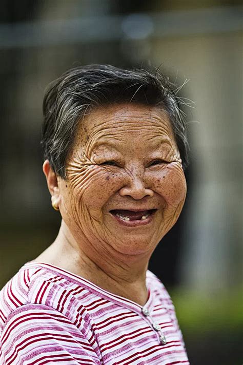 东方老太婆图片