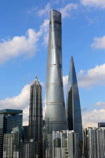 中国第一高楼上海中心大厦即将开业，济南第一高楼绿地中心高303米广告已经运营_济南地标媒体|济南绿地中心第一高媒广告官方网站