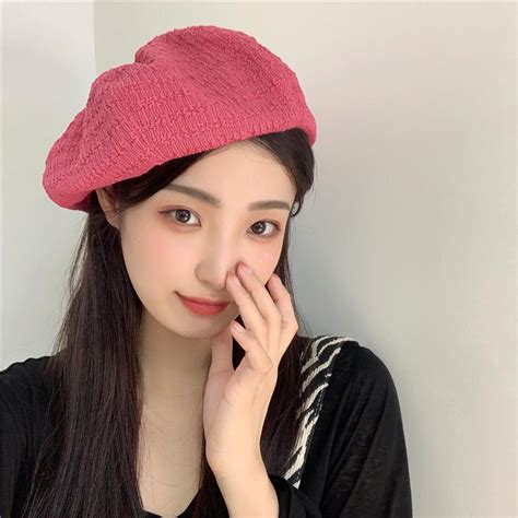 甜美女生头像戴贝雷帽