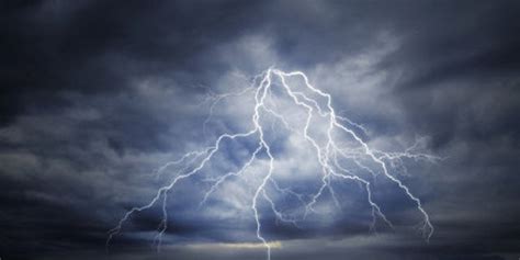 中国科学家首次揭示雷暴云顶放电的光学特征_手机新浪网