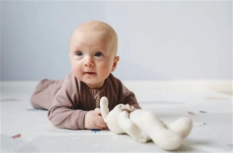 2023年正月十二出生的兔宝宝 灿若星辰的属兔新生儿取名-起名网