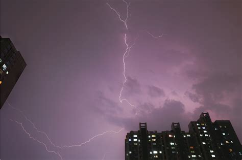 深圳全市发布雷电黄色预警 分区有雷雨大风黄色预警_深圳新闻网