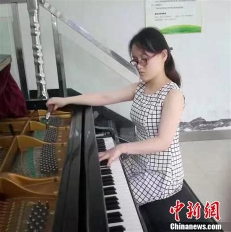用音乐追光 富阳90后盲人姑娘开起钢琴调律工作室_凤凰网视频_凤凰网