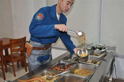 揭秘中国海军潜艇兵的食谱：全军伙食标准最高_新浪图片