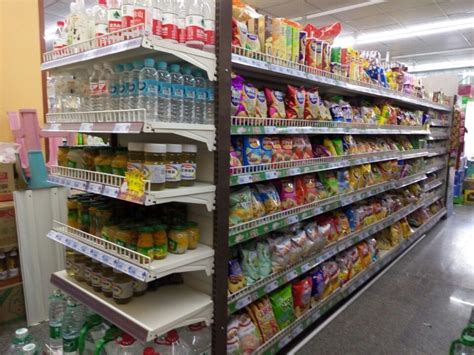 青岛超市货架格子式布局摆放的优点-青岛钧发商用设备有限公司