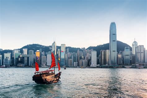 与内地通关有望，高盛预期香港2023年GDP可提振7.6%_手机新浪网