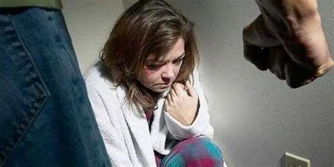 被家暴的女性面部流泪特写高清图片下载-正版图片501532665-摄图网
