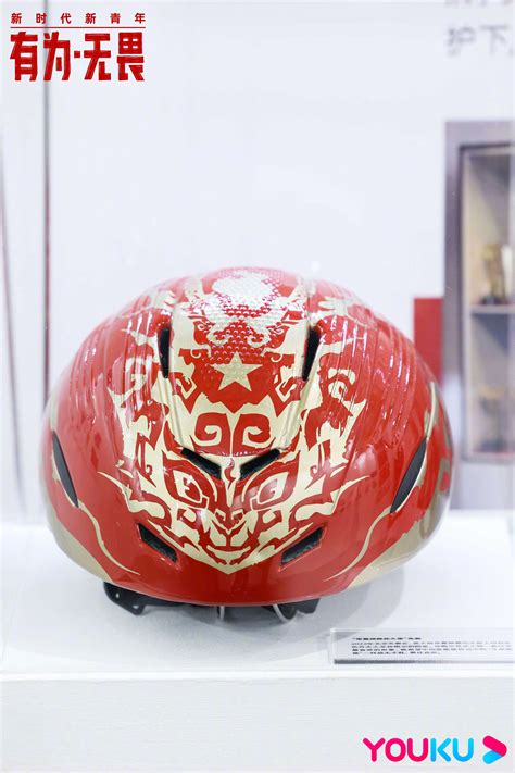武大靖头盔的名字是“华夏战神孙大圣”……