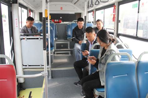 为更快服务外国乘客，郑州千余名快速公交车长全员学习英语-大河新闻