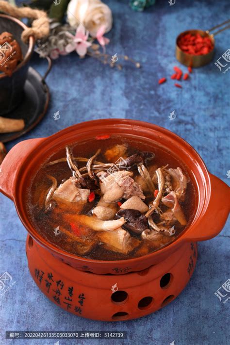 茶树菇炖老鸭,中国菜系,食品餐饮,摄影素材,汇图网www.huitu.com