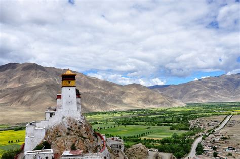 西藏山南地区羊卓雍错湖泊高清图片下载-正版图片500890485-摄图网