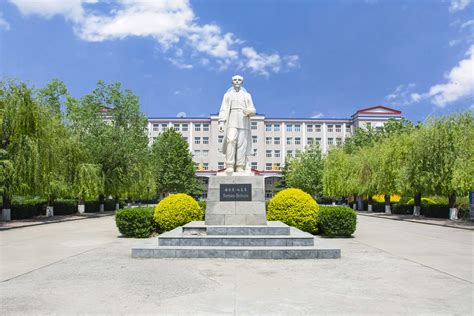 某上海市高等专科院校建筑平面图_高等学校_土木在线