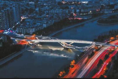 〖带你们看一看 〗红桥位于天水秦州区，它巨大的桥身飞跨藉河两岸