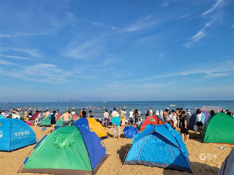 五彩斑斓！青岛金沙滩成了“露营基地”-青报网-青岛日报官网