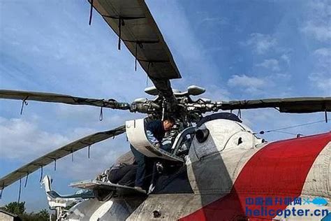 仰视军用米-171直升机飞行_私人飞机网