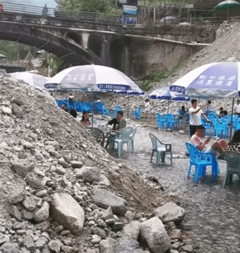 四川彭州山洪已致4死9伤，遇到洪水如何自救？_腾讯视频