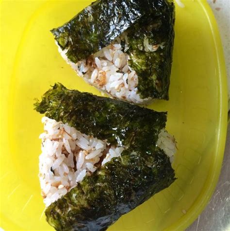 【剩米饭这样做好吃好吃到转圈圈，自制日式海苔饭团的做法步骤图】洁妹527_下厨房