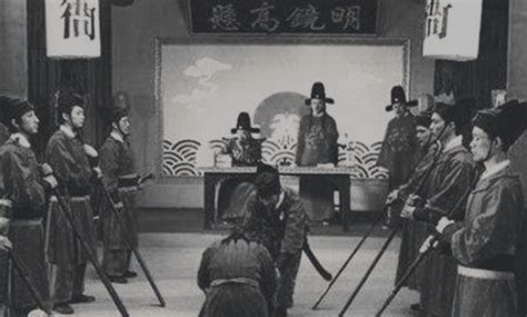 1876年，杨乃武与小白菜受尽委屈，被法国记者拍下真实场景