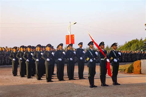 中国四次大阅兵升旗仪式，庄重威严，这场面实在太霸气了_腾讯视频