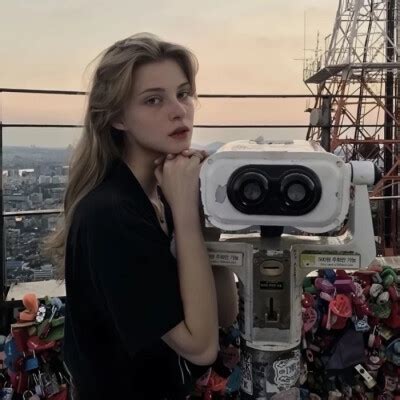 温柔系油画女生头像