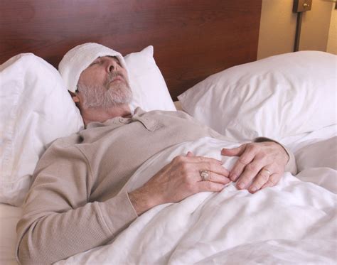 老年人睡觉流口水的原因 哪些原因会导致睡觉流口水? _流口水_三顶养生网