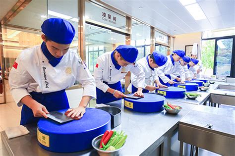 高级厨师培训在哪里学更好_新东方烹饪教育（上海校区）【官网】