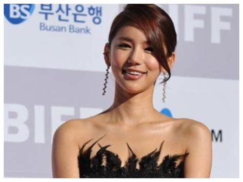 韩国最纯女星吴仁惠，出演多部电影没名气，大胆走红毯却一夜成名