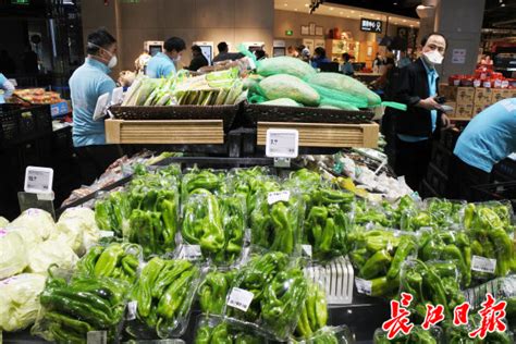 超市小龙虾受市民青睐 | 图集_武汉_新闻中心_长江网_cjn.cn