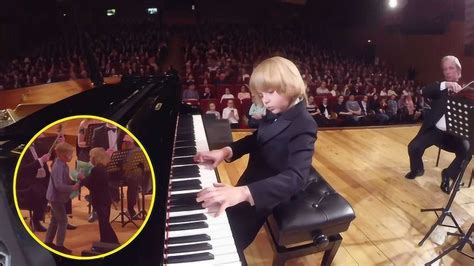精彩震撼！5岁钢琴神童演奏莫扎特名曲，全场观众掌声如雷！