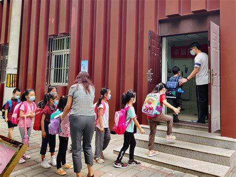 北京首批59万中小学生开学，前三天新生接受入学教育__凤凰网