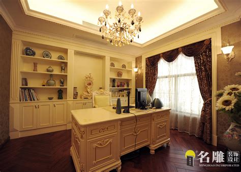 名雕装饰设计——书房：以高端红木地板搭配白色家具。整个空间不像_装修美图-新浪家居