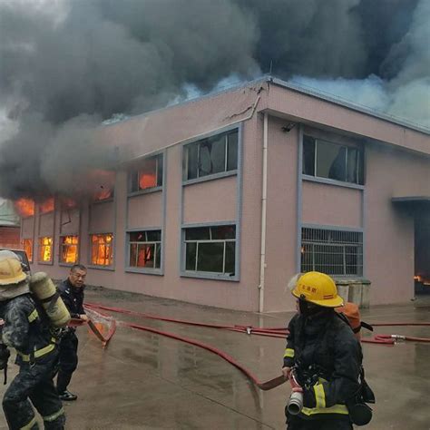突发！东莞工厂发生火灾 已烧了近3个小时_大粤网_腾讯网
