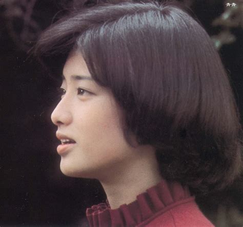 历史上的今天10月5日_1980年山口百惠在日本武道馆举行引退前的最后一场演唱会。