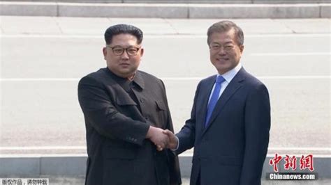 刚刚，文在寅抵达朝鲜首都平壤，与金正恩握手拥抱！ -新闻中心-杭州网