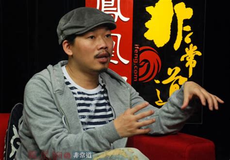 《这本书》：漫画家黄俊郎，他不是周董背后的男人，他就是他自己_上海高娱传媒