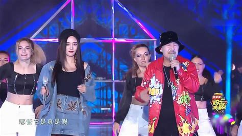 2020湖南卫视跨年演唱会：腾格尔、杨幂《野狼Disco》嗨翻全场