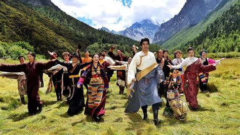 避暑天堂甘孜欢迎您 - 甘孜藏族自治州人民政府网站