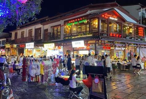 广西桂林阳朔值得逛的一条街——西街