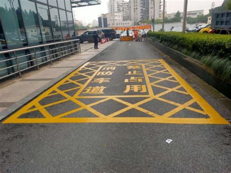 好的小区车位划线施工要满足哪些要求-上海梦昊交通设施工程有限公司