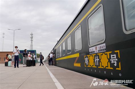 西部最美高铁即将开通，从西安直奔新疆只要15小时风景就在身边