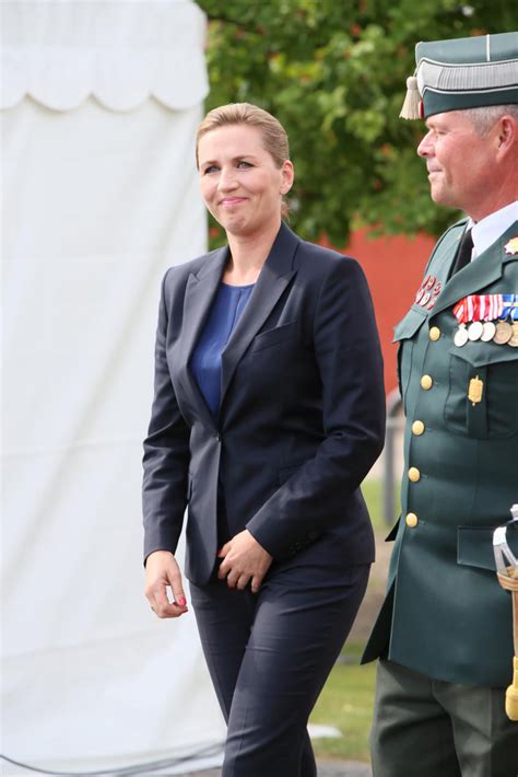 西班牙首相与丹麦首相走访基辅，身穿防弹衣，乌副总理陪同_凤凰网