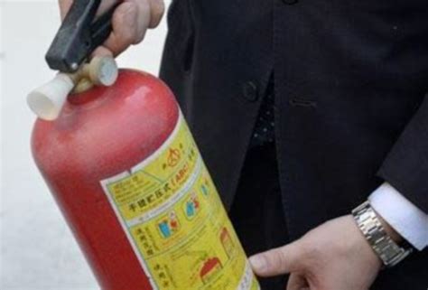 不同种类灭火器的使用方法及注意要点介绍_上海宋安消防工程有限公司