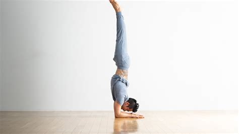 How to do Pincha Mayurasana – Yoga Pose Tutorial & Benefits - Adventure ...